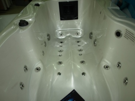 Одноместный гидромассажный бассейн Sunrans SR841 Одноместный гидромассажный бассейн Sunrans SR841