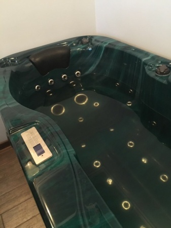 Одноместный гидромассажный бассейн Sunrans SR841 Одноместный гидромассажный бассейн Sunrans SR841